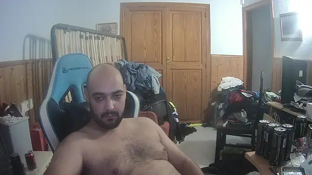 chicomallorca96 online show from October 12, 2025, 2:27 pm