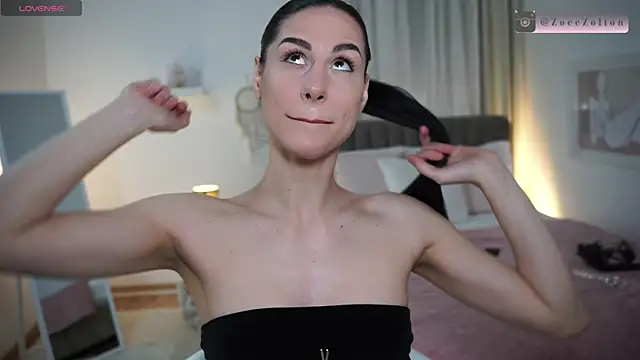 ZoeeZolton online show from March 21, 2025, 5:02 pm