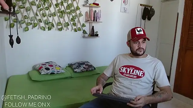 Snapshot of fetish_padrino chatting on February 2, 2025, 5:04 pm fetish padrino online show from February 2, 2025, 5:04 pm