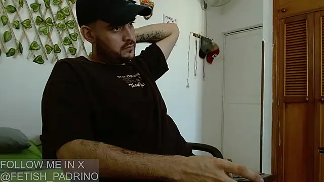 Snapshot of fetish_padrino chatting on March 17, 2025, 3:07 pm fetish padrino online show from March 17, 2025, 3:07 pm