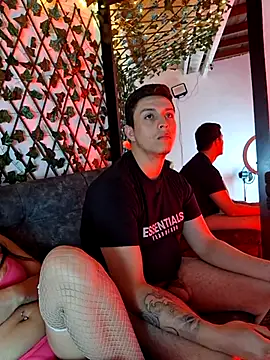 Snapshot of ethanandbrianna chatting on February 20, 2025, 3:56 am ethanandbrianna online show from February 20, 2025, 3:56 am