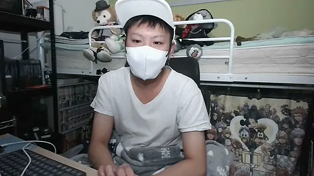 Snapshot of Owl1216 chatting on December 3, 2024, 1:10 pm Owl1216 online show from December 3, 2024, 1:10 pm