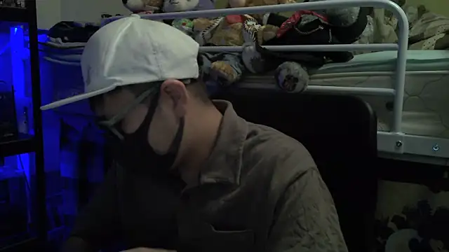 Snapshot of Owl1216 chatting on December 8, 2024, 12:52 pm Owl1216 online show from December 8, 2024, 12:52 pm