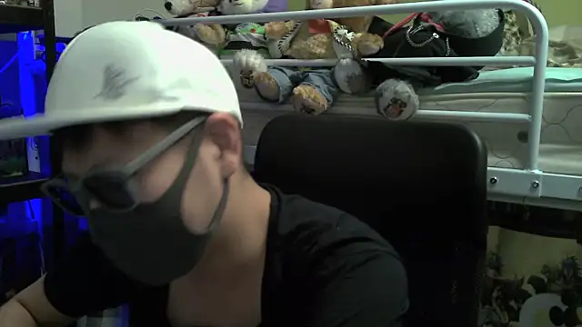 Snapshot of Owl1216 chatting on December 12, 2024, 12:33 pm Owl1216 online show from December 12, 2024, 12:33 pm