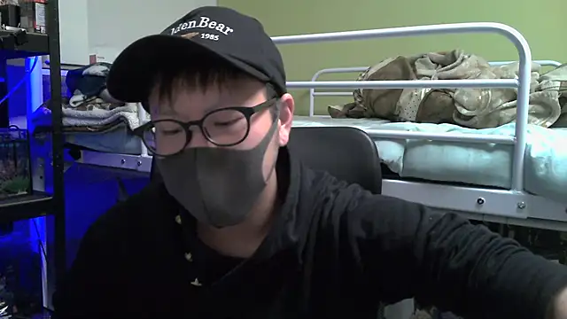 Snapshot of Owl1216 chatting on February 17, 2025, 11:44 am Owl1216 online show from February 17, 2025, 11:44 am