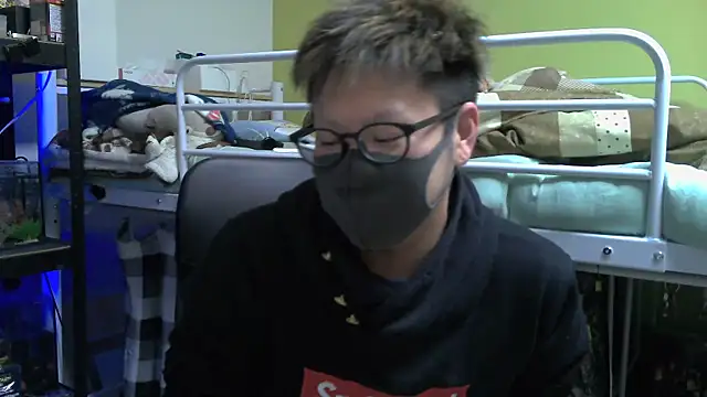 Snapshot of Owl1216 chatting on February 24, 2025, 1:53 pm Owl1216 online show from February 24, 2025, 1:53 pm