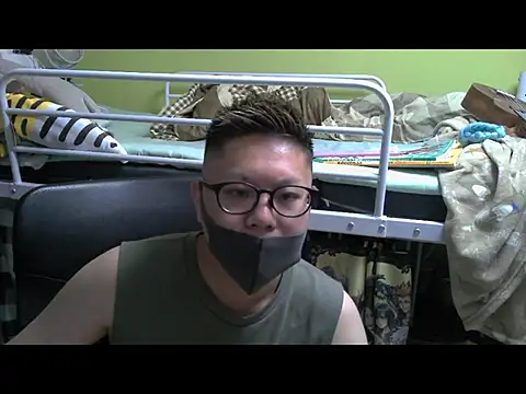 Snapshot of Owl1216 chatting on October 29, 2025, 1:13 pm Owl1216 online show from October 29, 2025, 1:13 pm