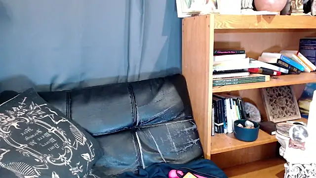 liadivina online show from December 31, 2024, 6:57 pm