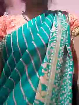 Snapshot of riya_houswife chatting on December 20, 2024, 6:19 am riya houswife online show from December 20, 2024, 6:19 am