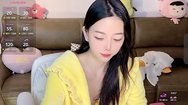 Snapshot of Yilin1999 chatting on January 19, 2025, 12:17 am Yilin1999 online show from January 19, 2025, 12:17 am