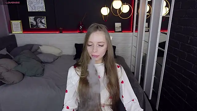 Snapshot of OliviaGentle chatting on December 18, 2024, 7:15 am OliviaGentle online show from December 18, 2024, 7:15 am