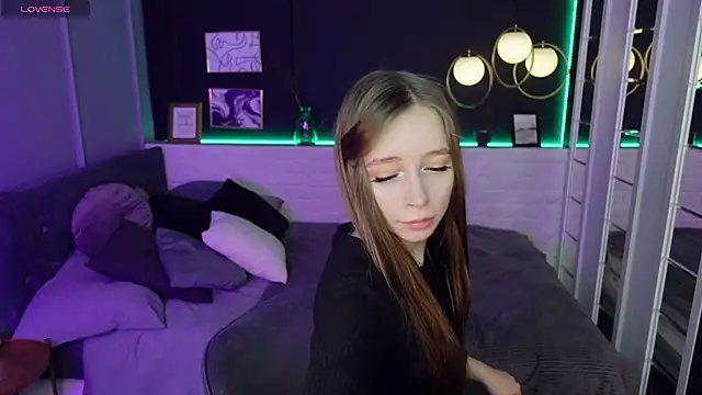 Snapshot of OliviaGentle chatting on February 4, 2025, 1:13 am OliviaGentle online show from February 4, 2025, 1:13 am