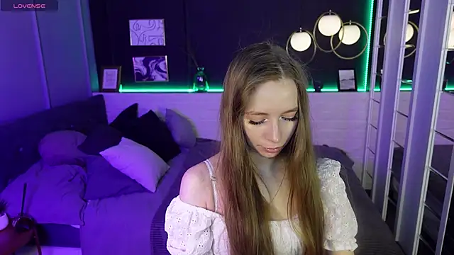 Snapshot of OliviaGentle chatting on February 10, 2025, 1:57 am OliviaGentle online show from February 10, 2025, 1:57 am