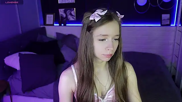 Snapshot of OliviaGentle chatting on February 18, 2025, 2:05 am OliviaGentle online show from February 18, 2025, 2:05 am