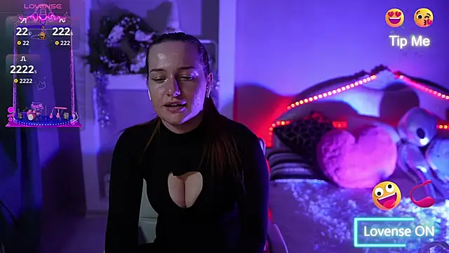 LisaElfy online show from December 18, 2025, 3:07 pm