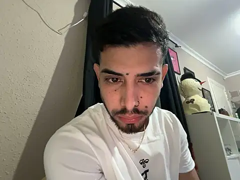 Snapshot of Chicos_defiesta chatting on January 6, 2025, 8:18 pm Chicos defiesta online show from January 6, 2025, 8:18 pm