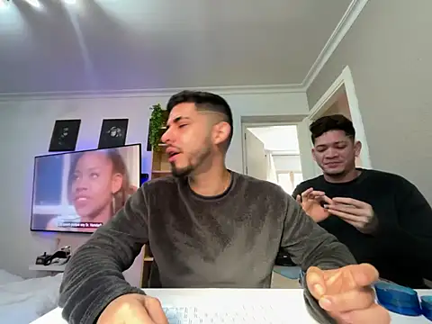 Snapshot of Chicos_defiesta chatting on January 15, 2025, 10:27 am Chicos defiesta online show from January 15, 2025, 10:27 am