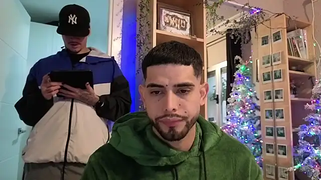 Snapshot of Chicos_defiesta chatting on November 7, 2025, 4:07 pm Chicos defiesta online show from November 7, 2025, 4:07 pm