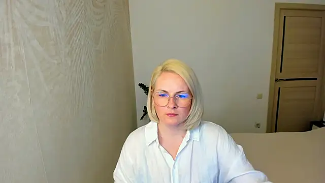 Alicee Gracee online show from April 15, 2026, 7:21 pm