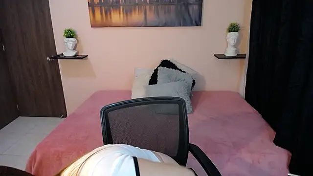 cristal-evanns online show from February 22, 2026, 12:01 am