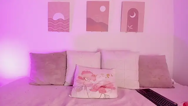 Snapshot of Mia_Heartt chatting on January 9, 2025, 7:08 pm Mia Heartt online show from January 9, 2025, 7:08 pm