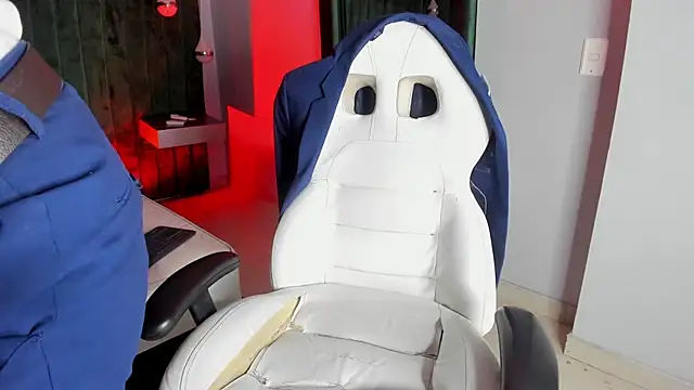 Lucii fer  online show from September 24, 2025, 11:35 am