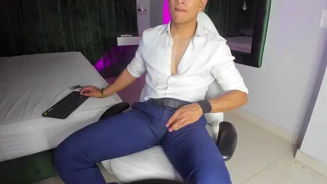 Lucii fer  online show from October 17, 2025, 11:57 am