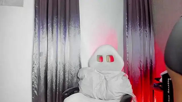 Lucii fer  online show from February 26, 2026, 11:31 am