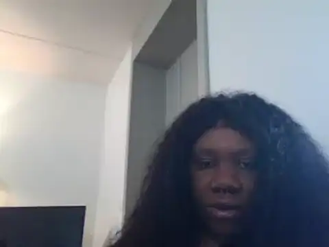 Snapshot of bonbonaumiel chatting on December 3, 2024, 11:44 am bonbonaumiel online show from December 3, 2024, 11:44 am