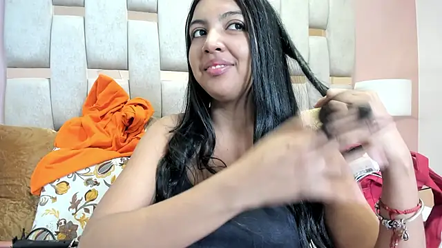 nicole fisherr online show from October 10, 2025, 4:00 am