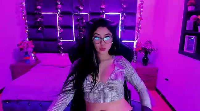 Lucy Anall  online show from December 26, 2024, 11:03 pm