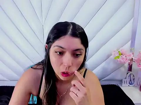 Lucy Anall  online show from June 10, 2026, 11:03 pm