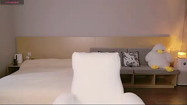 Lucky-baby online show from November 11, 2025, 1:11 pm