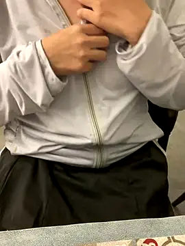 Snapshot of Bella0815 chatting on December 4, 2024, 8:01 am Bella0815 online show from December 4, 2024, 8:01 am