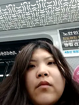 hello098712 online show from March 10, 2025, 1:56 am