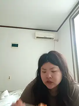 hello098712 online show from March 21, 2025, 1:45 am