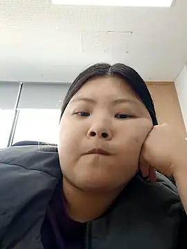 hello098712 online show from September 18, 2025, 3:30 am