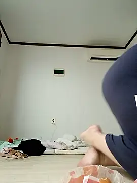 hello098712 online show from September 20, 2025, 9:43 am