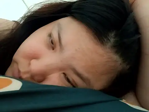 hello098712 online show from October 8, 2025, 12:58 pm