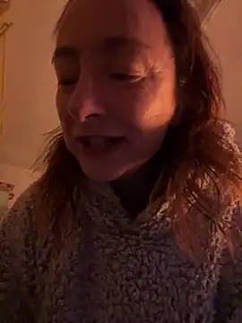 Snapshot of LouiseTswing chatting on December 11, 2024, 4:20 pm LouiseTswing online show from December 11, 2024, 4:20 pm