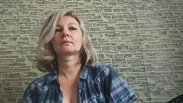 EdithManning online show from October 17, 2025, 5:43 am