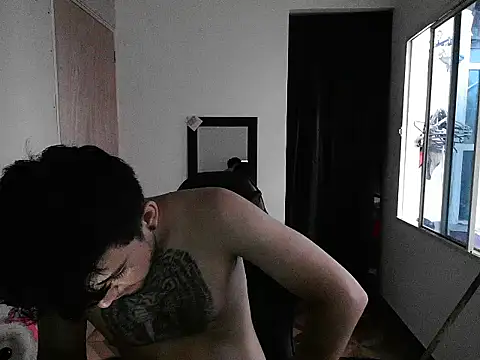 SeduxionDuo online show from November 6, 2025, 1:23 pm