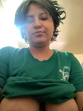 Snapshot of iDogrose21 chatting on November 7, 2025, 4:40 pm iDogrose21 online show from November 7, 2025, 4:40 pm