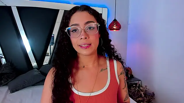 antonelllepiercee online show from March 17, 2025, 11:42 am