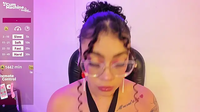 antonelllepiercee online show from September 14, 2025, 11:31 am