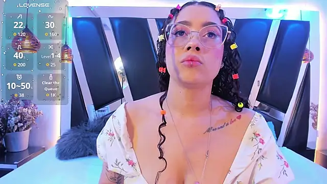 antonelllepiercee online show from September 25, 2025, 11:25 am