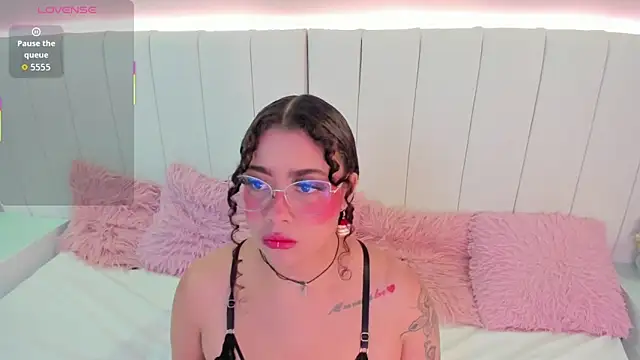 antonelllepiercee online show from March 30, 2026, 11:33 am