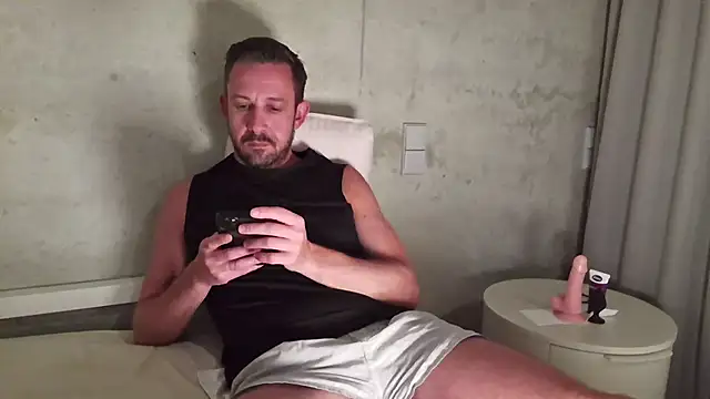 Snapshot of Alex_cut chatting on June 14, 2026, 10:56 pm Alex cut online show from June 14, 2026, 10:56 pm