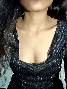 hotmayra12 online show from February 3, 2025, 8:57 am