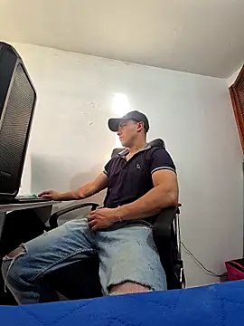 Snapshot of dragon1006 chatting on April 25, 2026, 10:18 pm dragon1006 online show from April 25, 2026, 10:18 pm